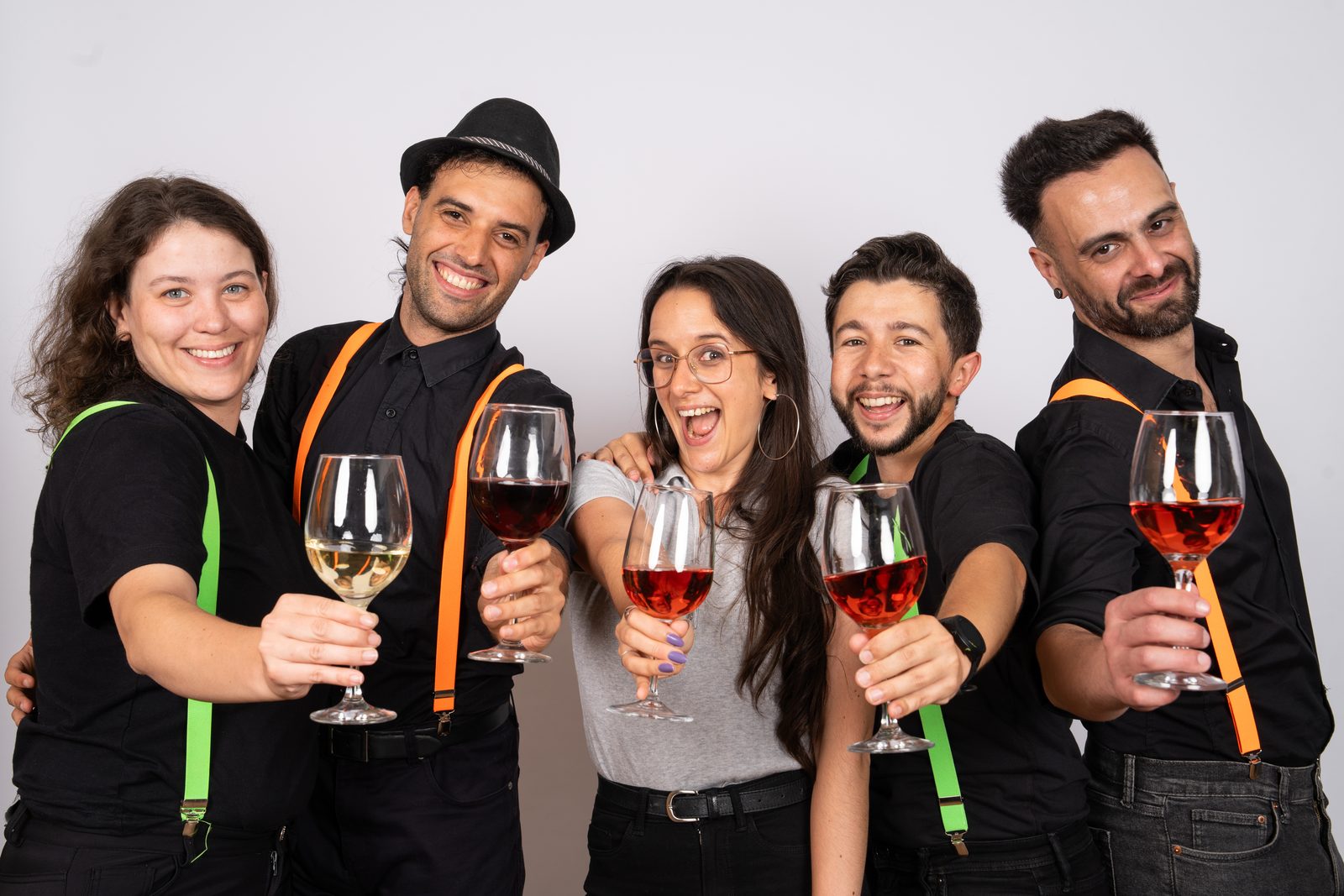 El elenco de Vino Improvisado