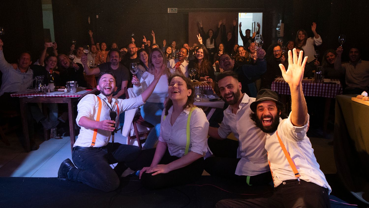 Una noche de Vino Improvisado a sala llena