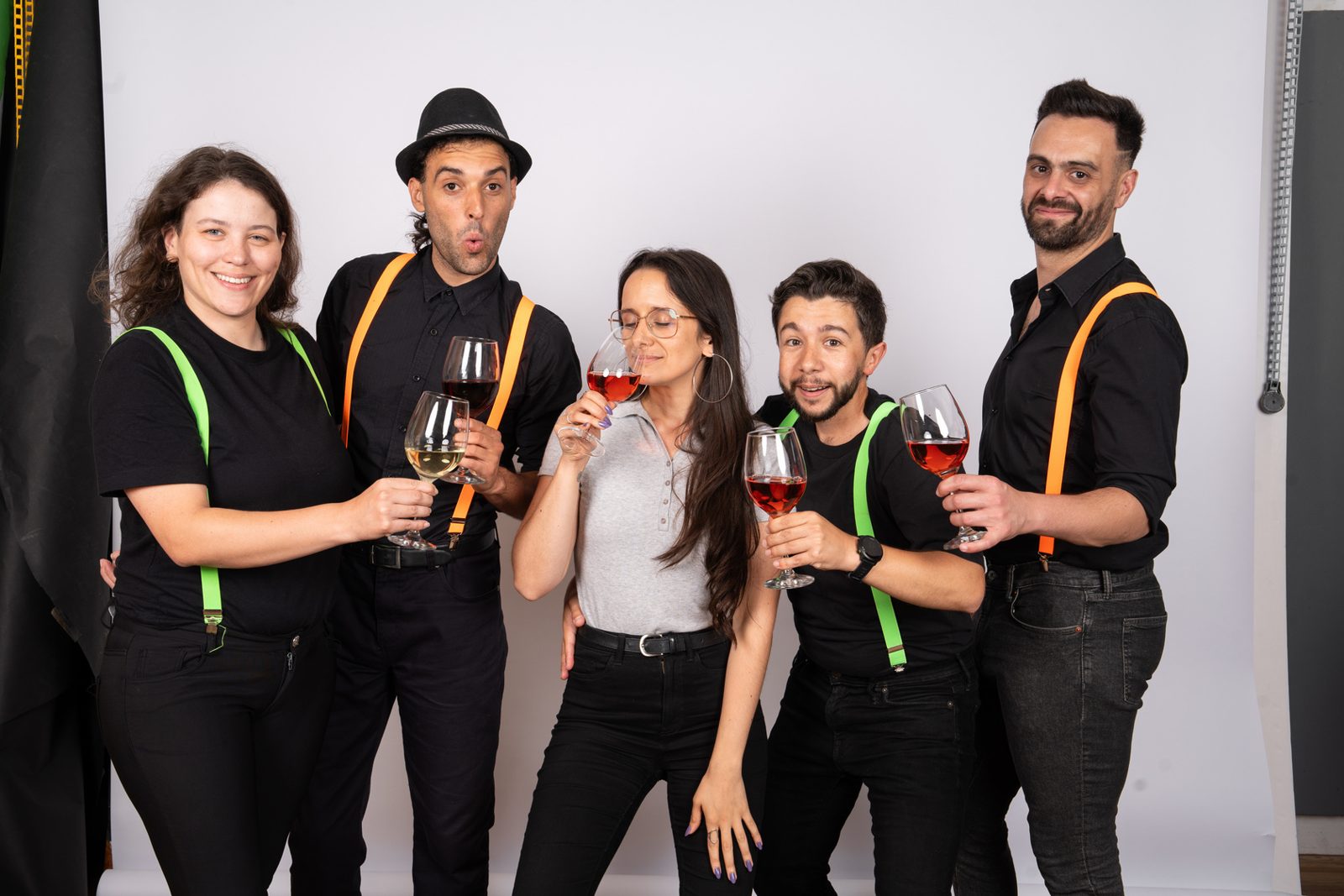 El elenco de Vino Improvisado